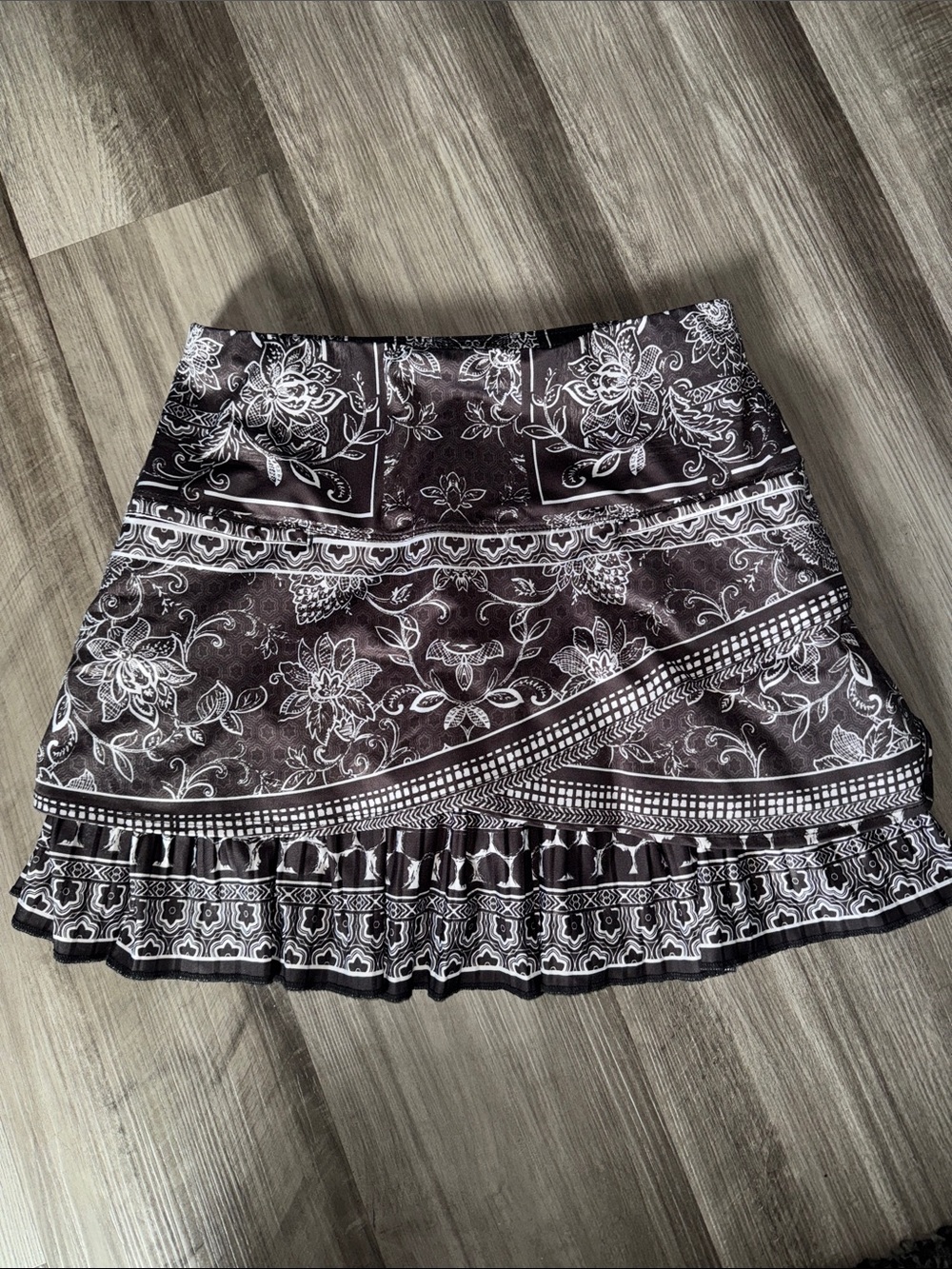 Lucky in Love tennis skirt skort black white bandana motif women’s small 4-6